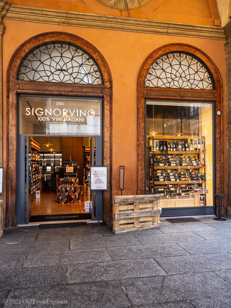 Signorvino Wine Shop in Bologna, Italy Signorvino Wine Shop in Bologna, Italy