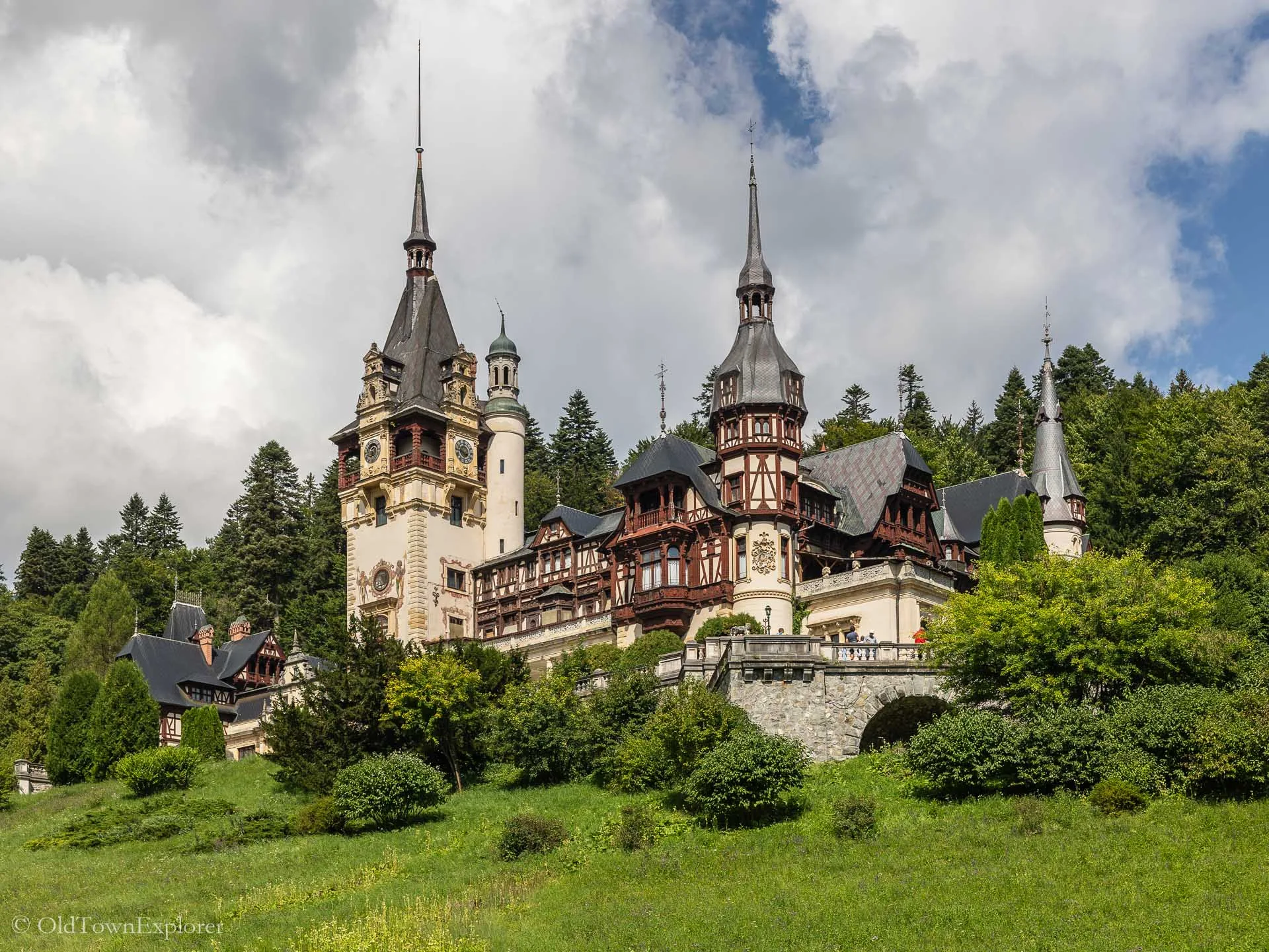 Peles Castle in Sinaia, Romania Peles Castle in Sinaia, Romania