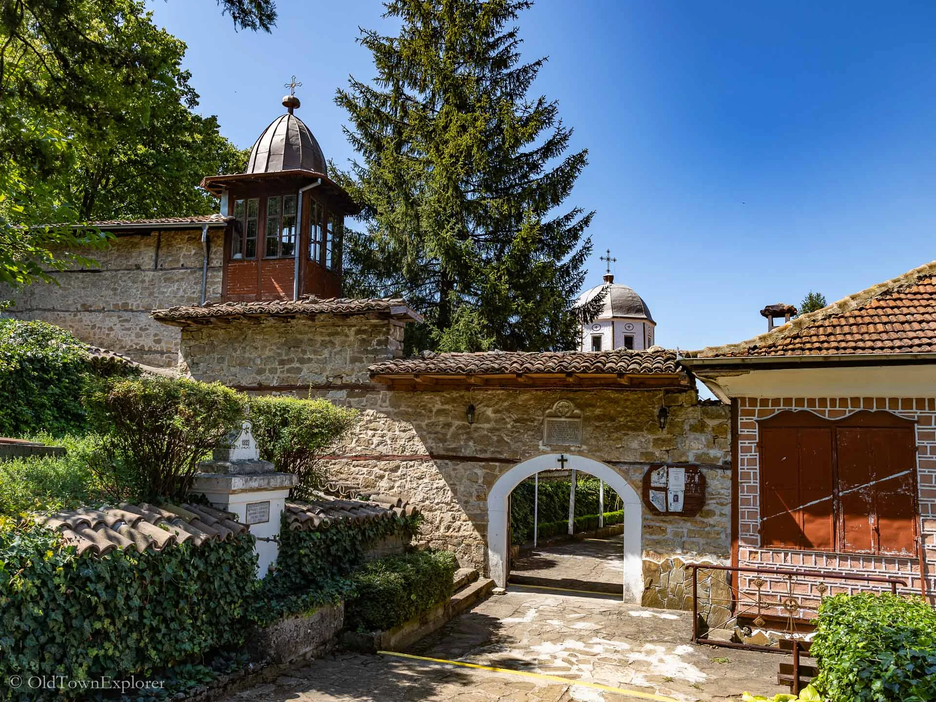 Explore Arbanasi, Bulgaria