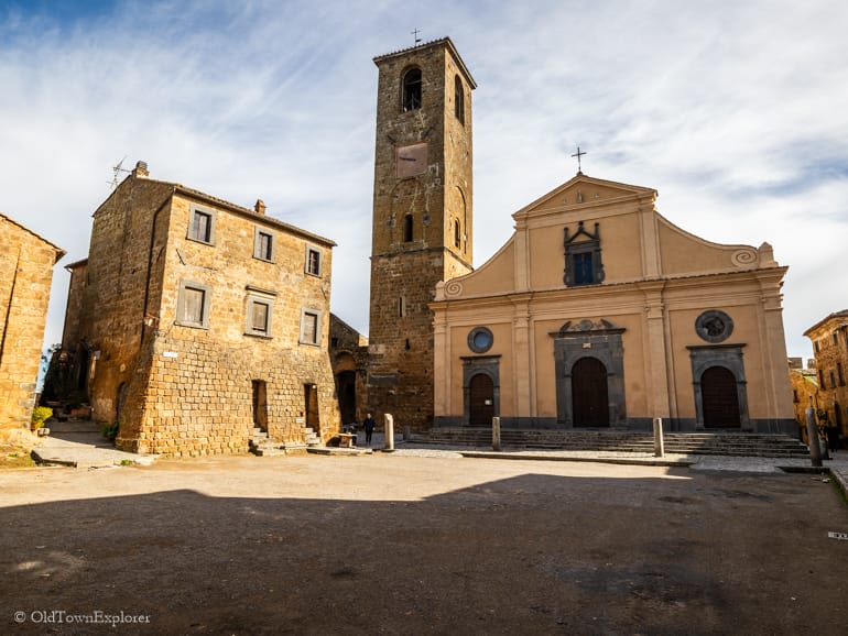 Piazza San Donato in Civita di Bagnoregio, Italy Piazza San Donato in Civita di Bagnoregio, Italy
